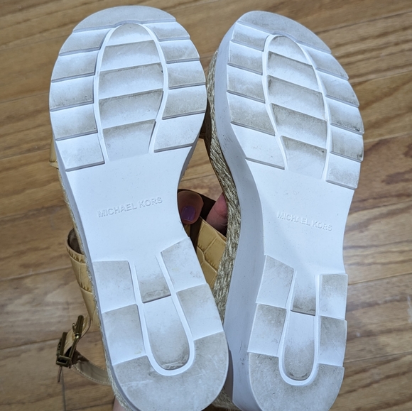 Michael Kors - Rhett Crocodile embossed leather wedge sandals - Picture 5 of 6